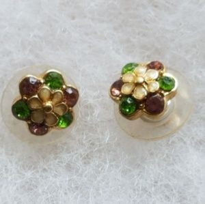 Flower stud earrings